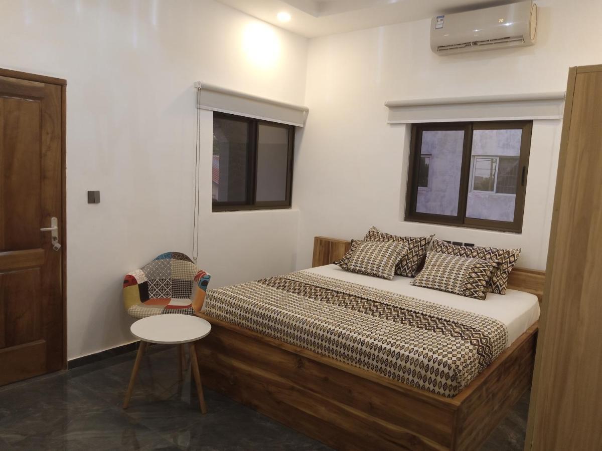Marys Guest House Lome Ngoại thất bức ảnh