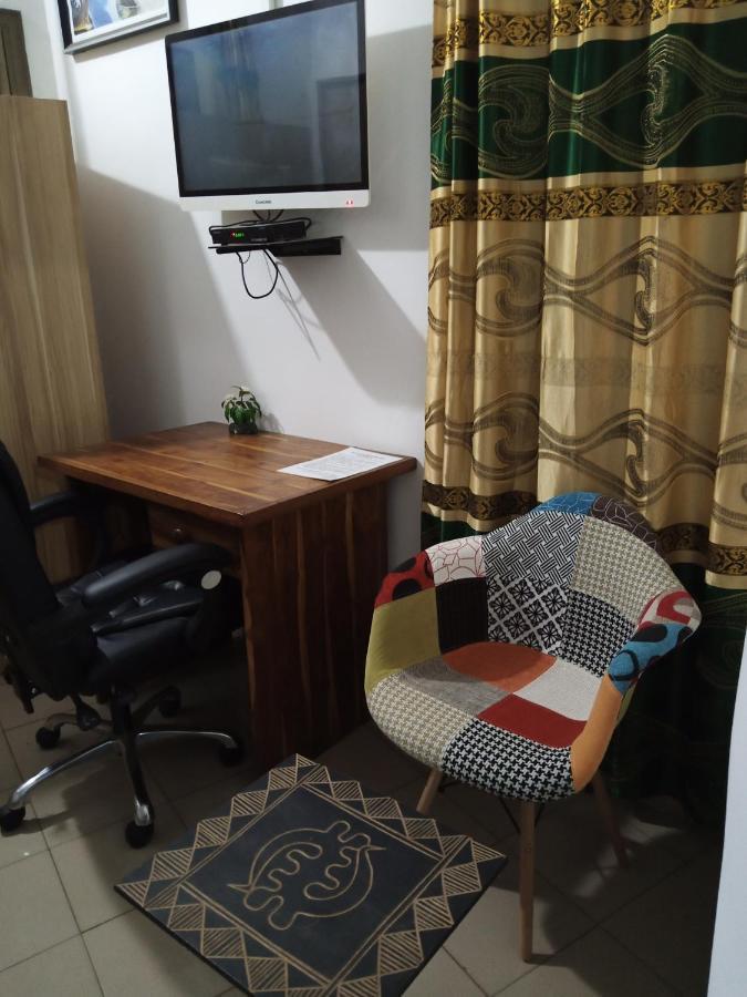 Marys Guest House Lome Ngoại thất bức ảnh