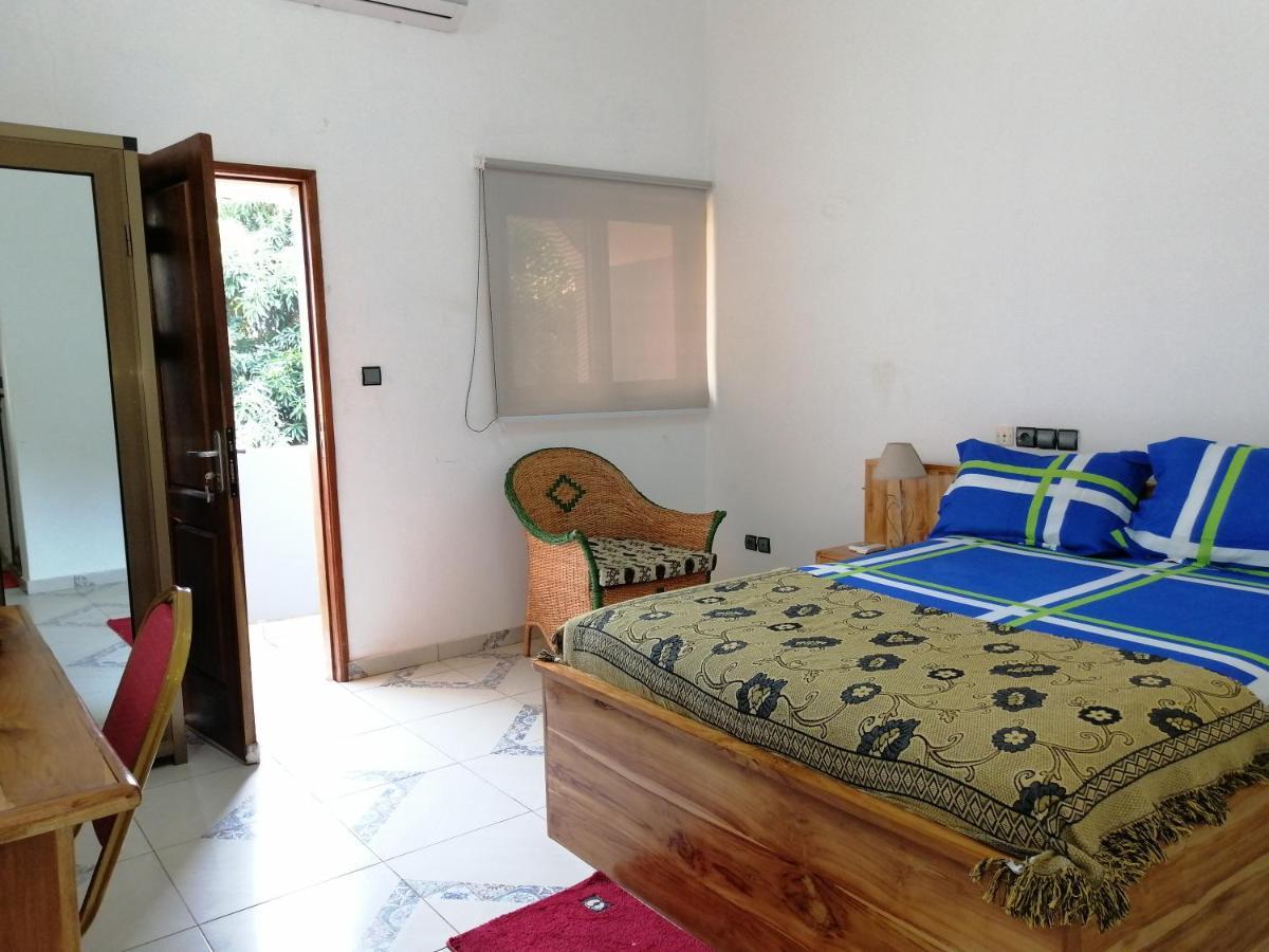 Marys Guest House Lome Ngoại thất bức ảnh