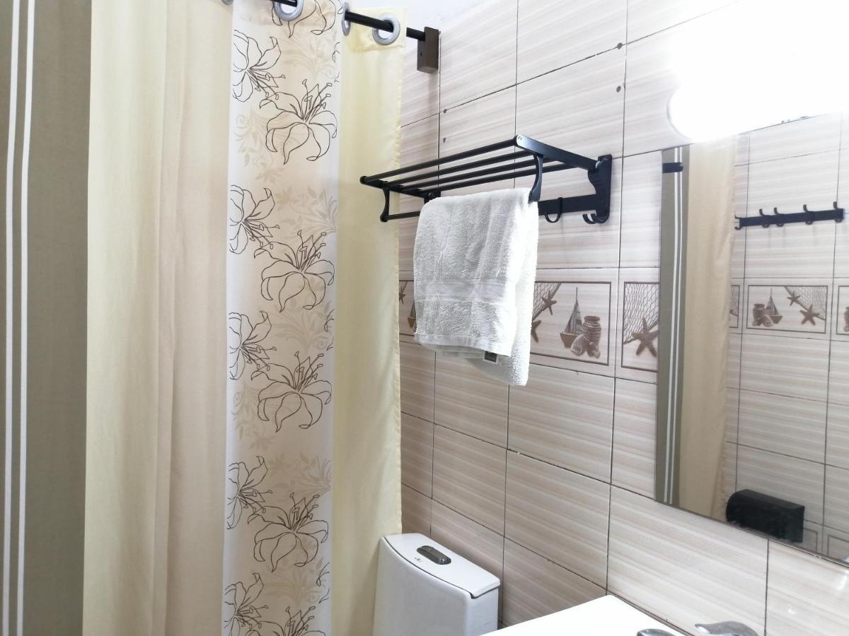 Marys Guest House Lome Ngoại thất bức ảnh