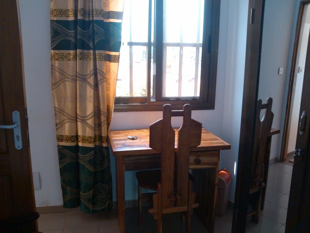 Marys Guest House Lome Ngoại thất bức ảnh