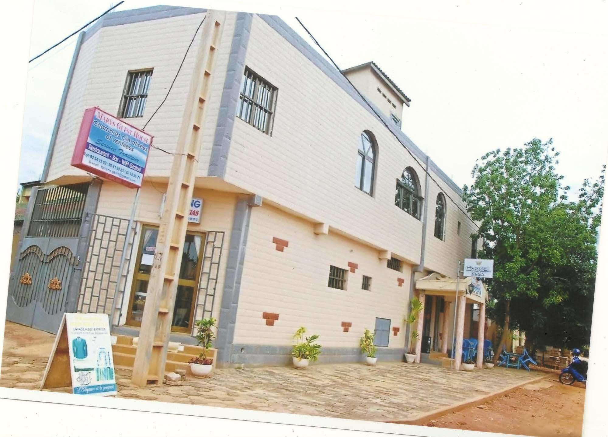 Marys Guest House Lome Ngoại thất bức ảnh